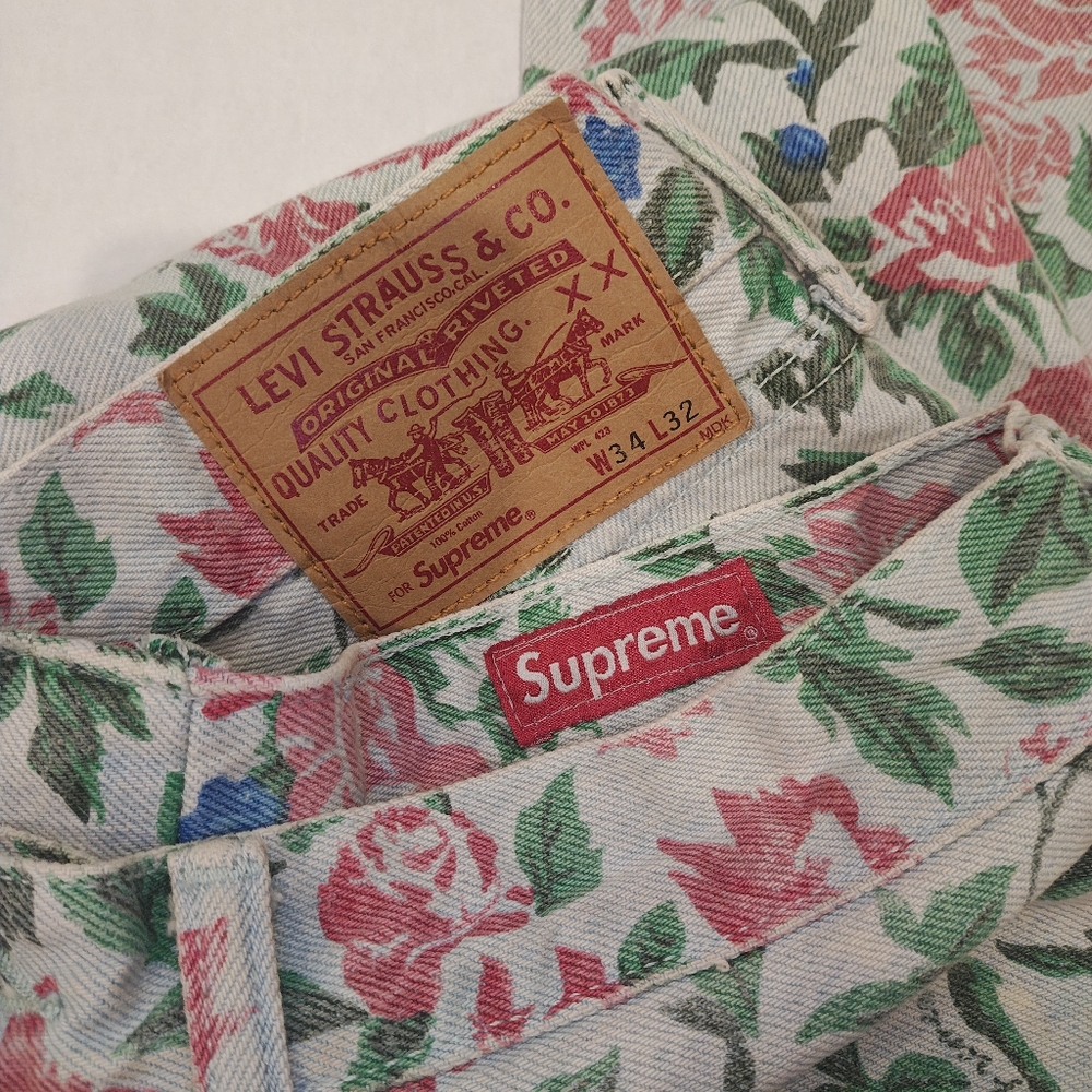 LEVI'S + SUPREME 505 FLORAL JEANS - SIZE - 34/32